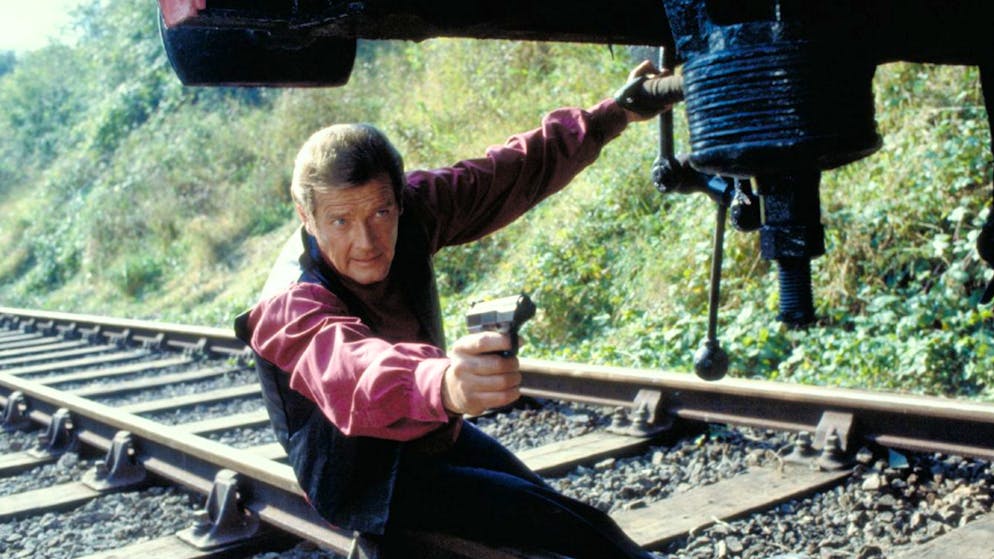So alt ist der beste Bond-Film schon. Platz 13: Auf den Spuren einer Juwelenfälscher-Bande kommt James Bond (Roger Moore) einem durchgedrehten sowjetischen General auf die Schliche, der die Erde mit einer gestohlenen Atombombe in einen nuklearen Holocaust stürzen will. «Octopussy» (1983) wurde erstmals in der Bond-Geschichte nach einer Frau benannt – gespielt von Maud Adams, der es als bis dato einziger Frau gelang, in zwei 007-Filmen eine Hauptrolle zu erlangen.