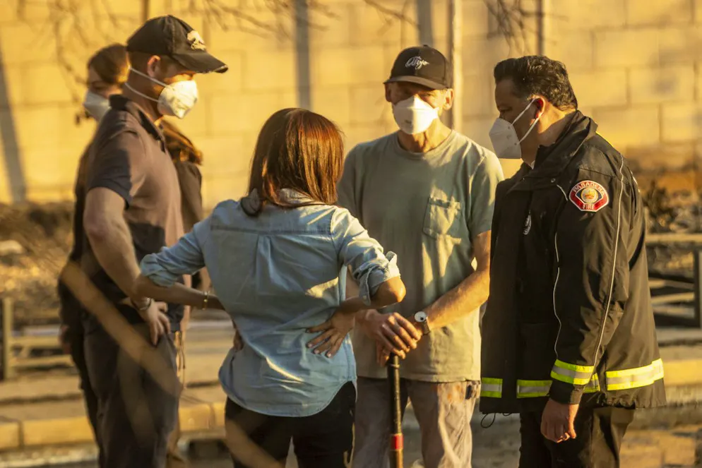 Harry et Markle, 43 ans, se sont mobilisés pour aider les victimes des incendies en distribuant de la nourriture et des produits de première nécessité.