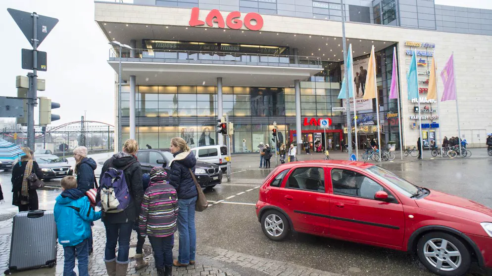 Das deutsche Einkaufszentrum Lago in Konstanz zählt zu den beliebtesten Zielen von Schweizer Einkaufstouristen. (Archivbild)