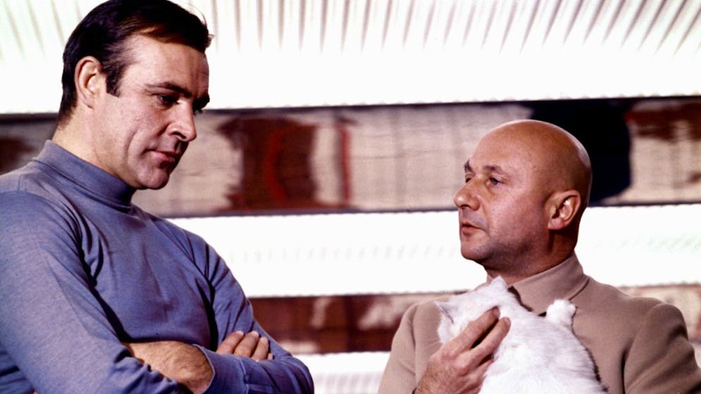 So alt ist der beste Bond-Film schon. Platz 9: Amerikanische und russische Raumschiffe werden im All gekapert, die Supermächte verdächtigen sich gegenseitig. Einzig der britische Geheimdienst hat einen unsichtbaren Dritten in Verdacht, die Spur führt nach Japan. Um ungestört ermitteln zu können, stirbt 007 (Sean Connery) den Scheintod. «Man lebt nur zweimal» (1967) zählt zu den erfolgreichsten Abenteuern der Bond-Historie.