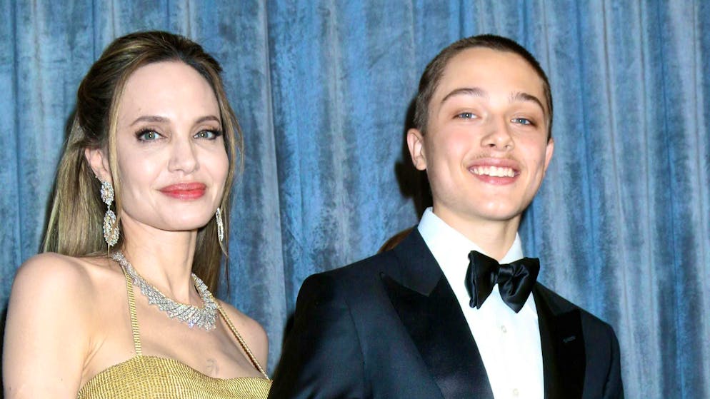 «Alcuni di loro vivono con noi». Angelina Jolie e il figlio Knox aiutano le vittime degli incendi a Los Angeles