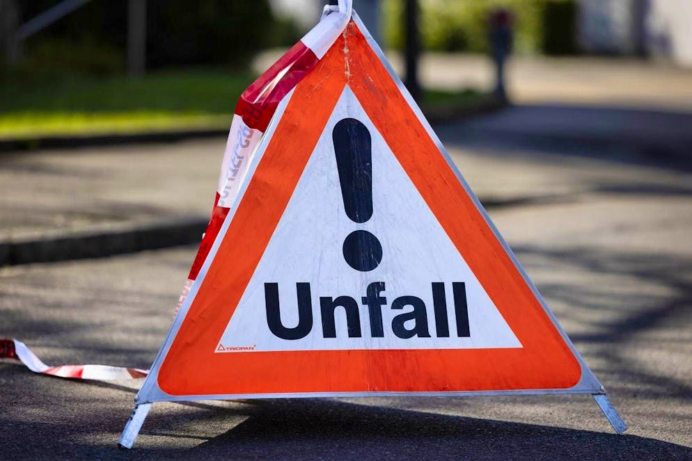 A woman crashed an unauthorized racing car into a company façade. She has now been sentenced.