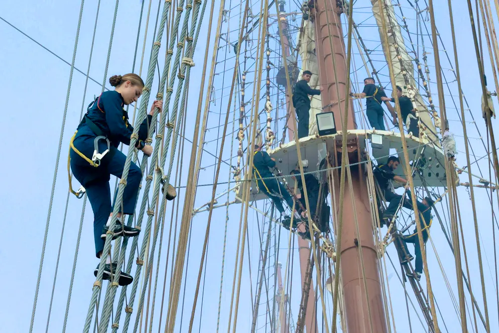 La principessa Leonor si imbarca in un lungo e difficile viaggio in mare. L'erede al trono spagnolo ha dimostrato il suo coraggio e la sua forma fisica già prima di salpare.