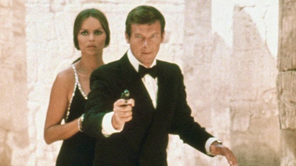 So alt ist der beste Bond-Film schon. Platz 17: Auf der Suche nach zwei verschwundenen U-Booten verbündet sich James Bond (Roger Moore) in «Der Spion, der mich liebte» (1977) mit seiner russischen Kollegin Anya Amasova (Barbara Bach). Natürlich steckt ein grössenwahnsinniger Verbrecher dahinter, der die Welt in seine Gewalt bringen will.