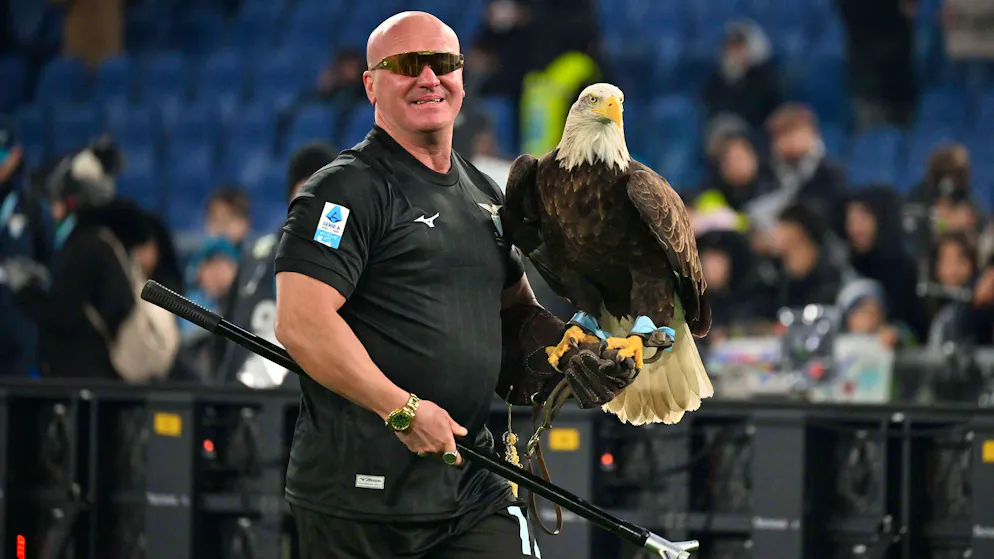 Le club se dit «choqué». Le fauconnier de la Lazio viré... pour avoir exhibé son sexe