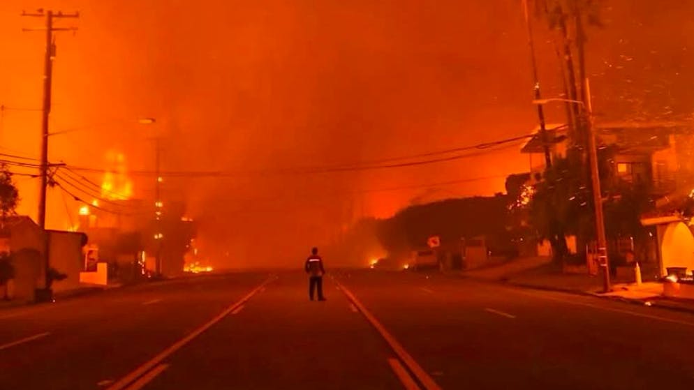 Il publie une photo terrifiante. Patrick Bruel n'a plus de maison à Pacific Palisades