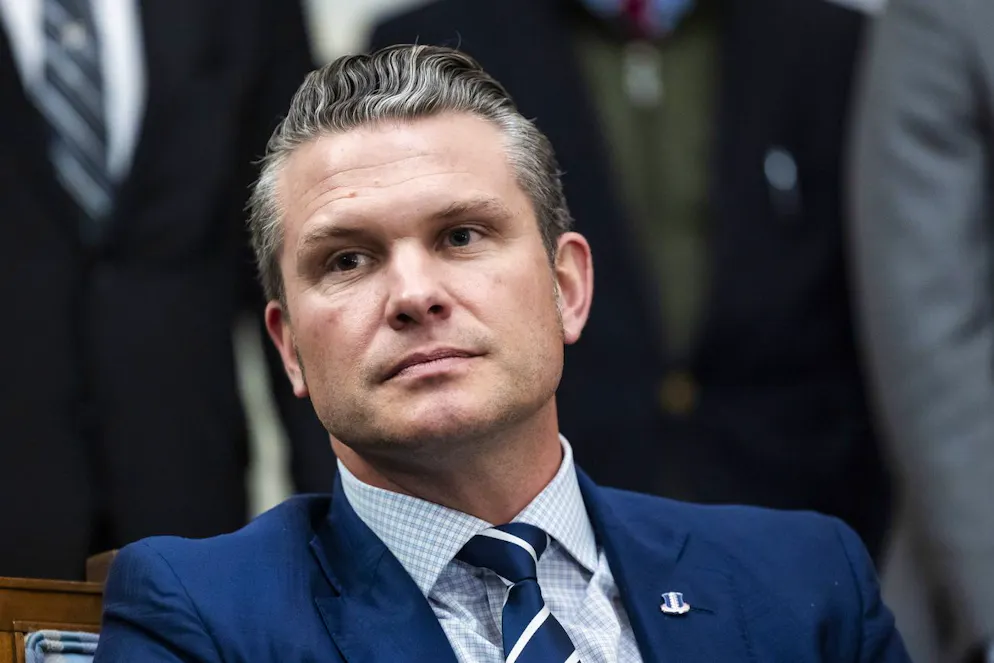 Pete Hegseth, ancien major âgé de 44 ans, ouvrira le bal en passant sur le gril de la commission des forces armées à partir de 09h30 (15h30 suisses), devant laquelle il devrait subir un tir nourri de la part des élus démocrates.