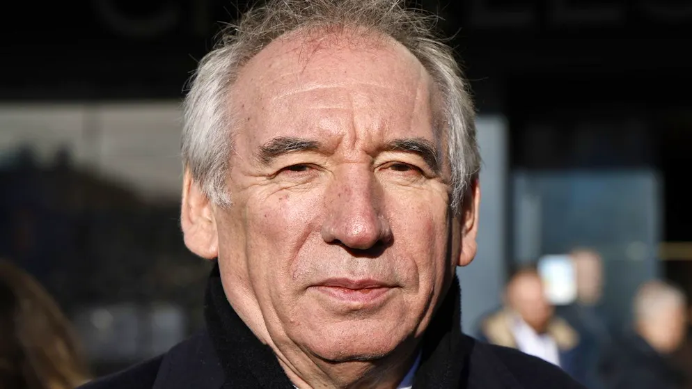 Budget, retraites.... Bayrou dévoile son jeu pour éviter la censure