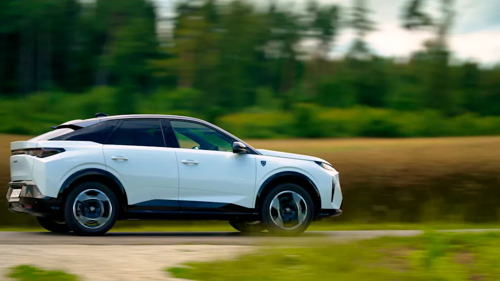 Der Peugeot E-3008 gibt es serienmässig mit 22 kW AC-Ladung.