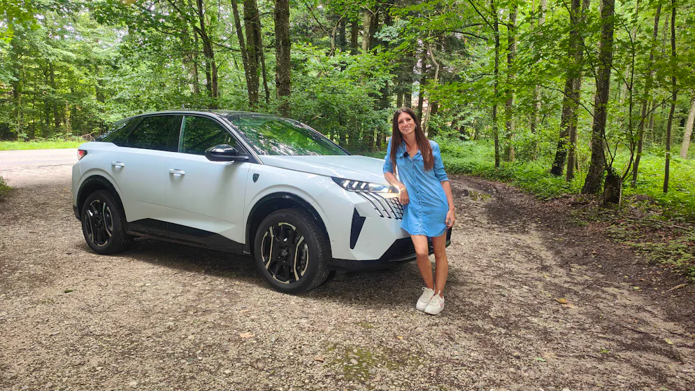 Der Peugeot E-3008 liefert keine Spitzenleistung ab, erfüllt jedoch zuverlässig die Ansprüche an ein komfortables Auto für den Alltag, findet GO! Moderatorin Cyndie Allemann. 