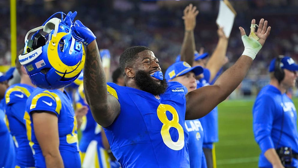 Jared Verse und die Los Angeles Rams lassen sich in Arizona feiern.