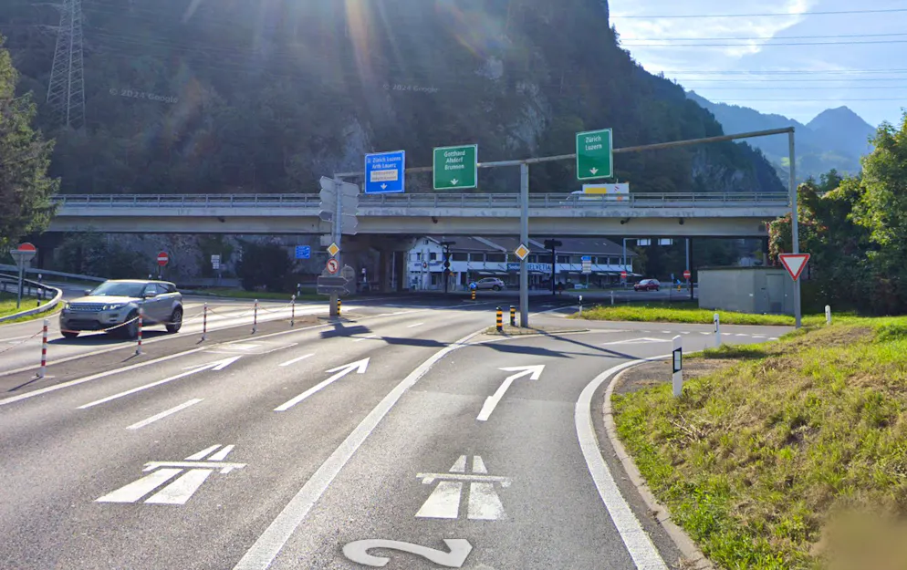 Der Mann bog bei der A4 falsch ab. 