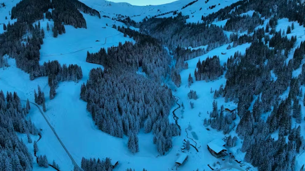 Accident in Adelboden BE. Man (80) falls on piste and dies on the spot