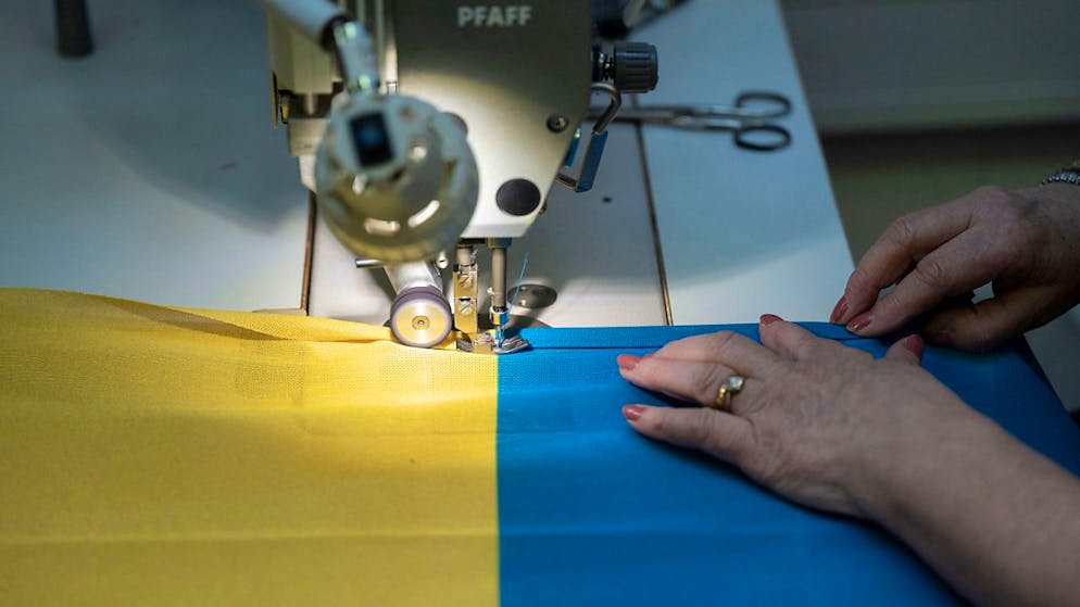 Immer mehr Ukraine-Geflüchtete gehen in der Schweiz einer Arbeit nach. Doch die Erwerbsquote liegt immer noch deutlich unter dem Zielwert des Bundesrats. (Themenbild)