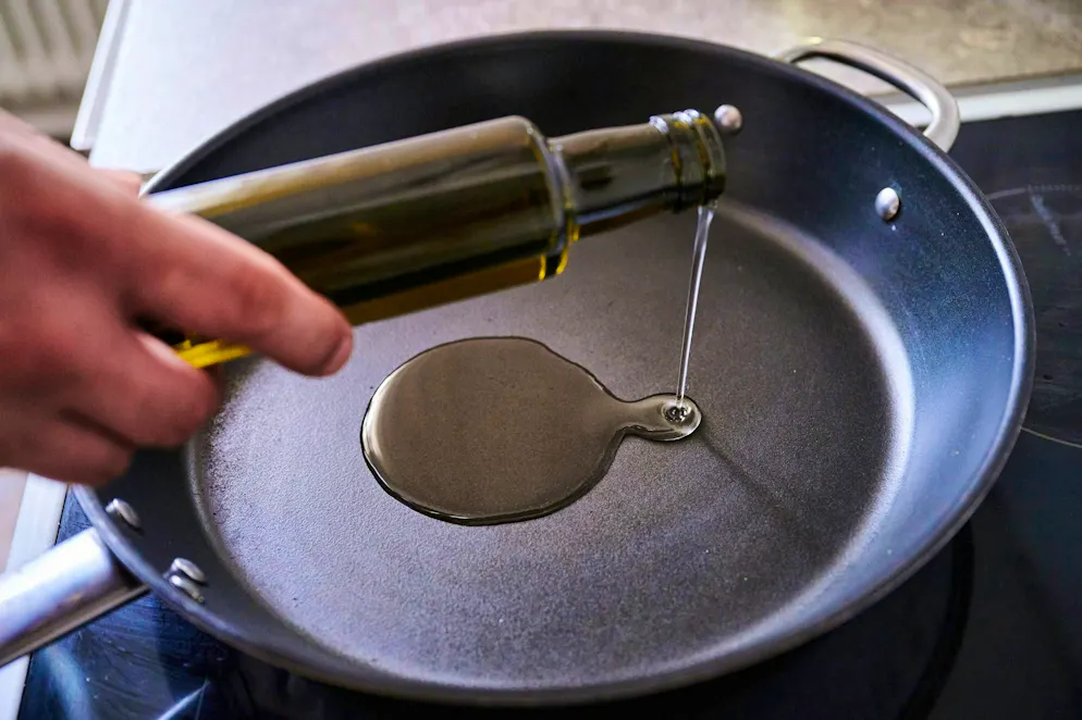 PFAS are used in numerous consumer products, for example in cosmetics, clothing and cookware.
