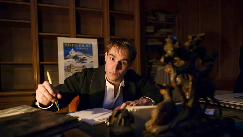Actor Cyril Metzger during the filming of "Winter Palace". He was awarded the "Prix Swissperform" at the 60th Solothurn Film Festival for his leading role as hotelier André Morel. (archive picture)