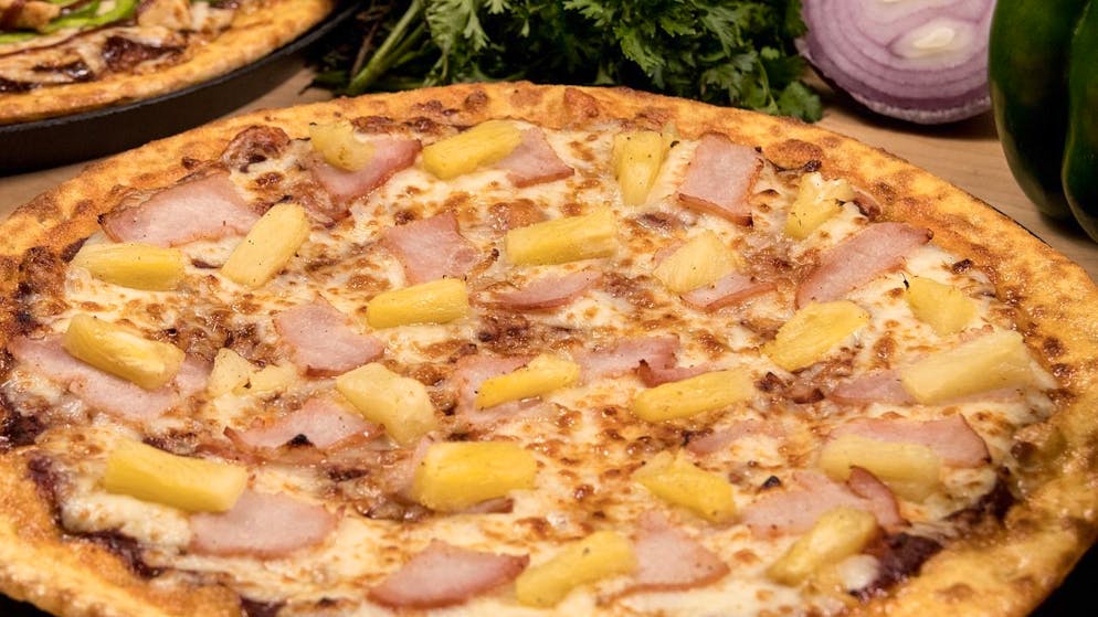 «Mach nur, du Monster». Restaurantbesitzer hasst Pizza Hawaii – und verkauft sie teuer