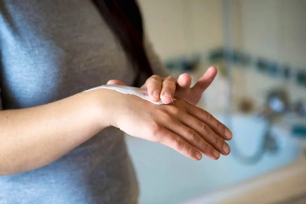 L'acqua di patate può essere utilizzata anche per ammorbidire le mani.