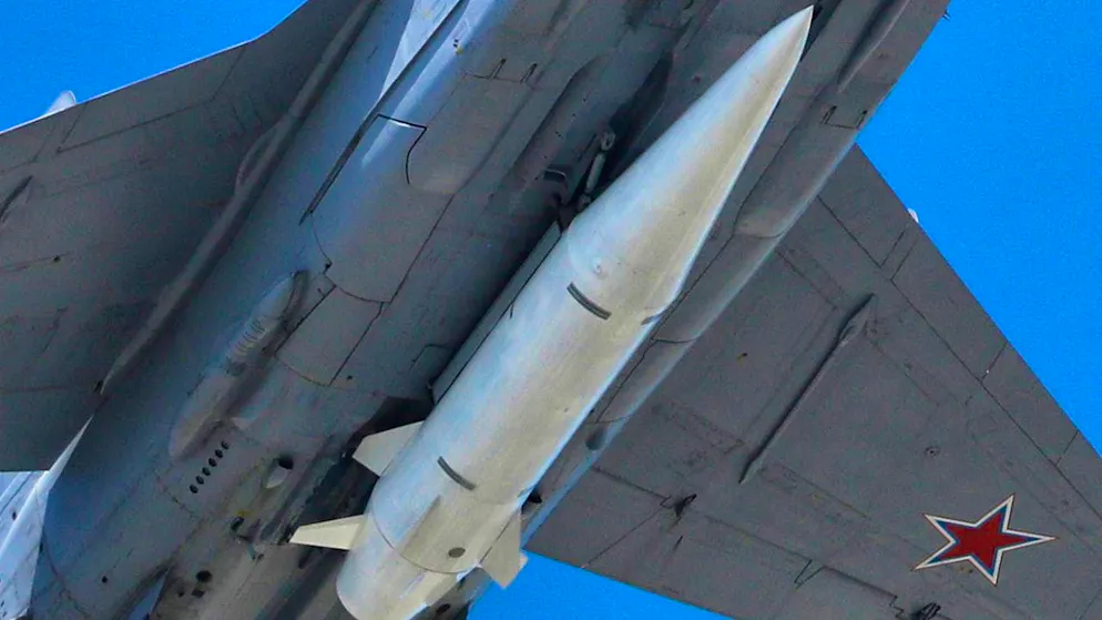 ARCHIVE - A Mikoyan MiG-31 interceptor of the Russian Air Force flies at the Russian military parade on Victory Day equipped with a Kinschal hypersonic air-to-ground missile. Photo: Pavel Golovkin/AP/dpa/Archive image