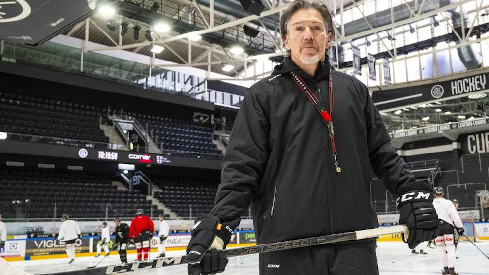 Il nuovo allenatore del Lugano Uwe Krupp ha diretto mercoledì mattina il primo allenamento alla Corner Arena. 