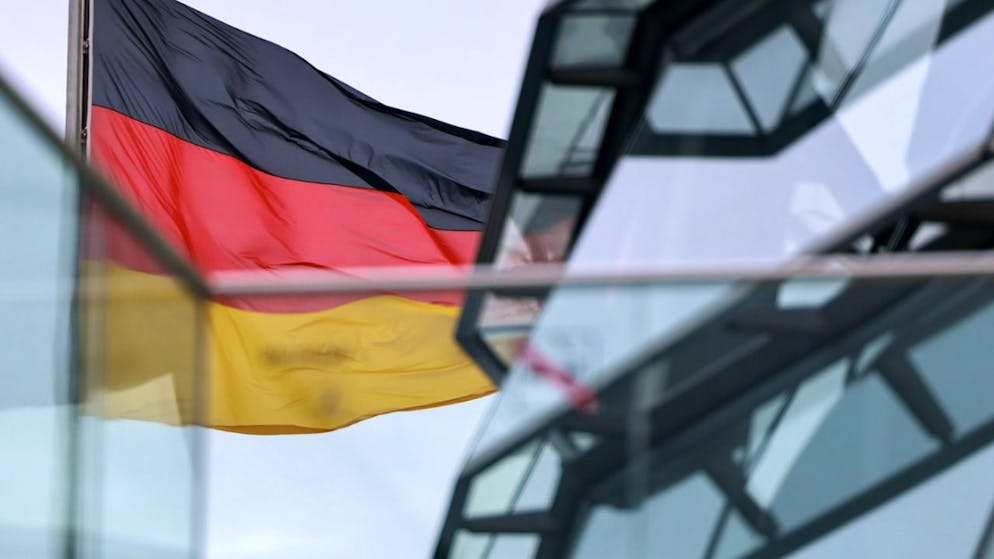 L'Allemagne a enregistré une contraction de 0,2% de son produit intérieur brut (PIB) en 2024, ralentie par la crise persistante de son modèle industriel et exportateur, selon une première estimation mercredi de l'institut Destatis.