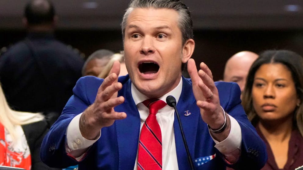 Pete Hegseth, der von dem designierten US-Präsidenten Trump zum Verteidigungsminister gewählt wurde, erscheint vor dem Streitkräfteausschuss des Senats zu seiner Bestätigungsanhörung im Kapitol. Foto: Alex Brandon/AP/dpa