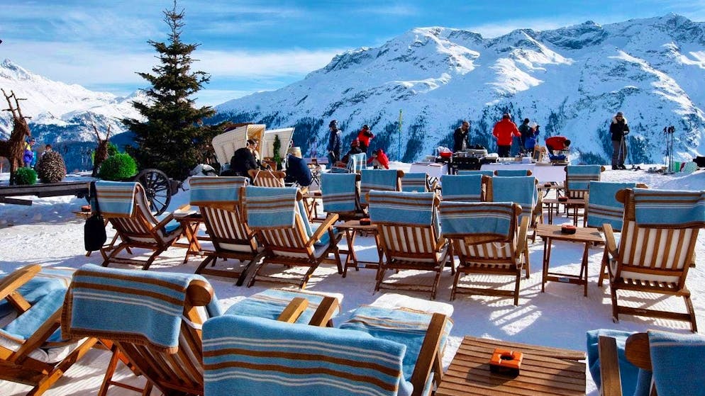 Sit back and enjoy the view of the mountains: Take a break from a day's skiing on one of the countless sun terraces in the Swiss Alps.