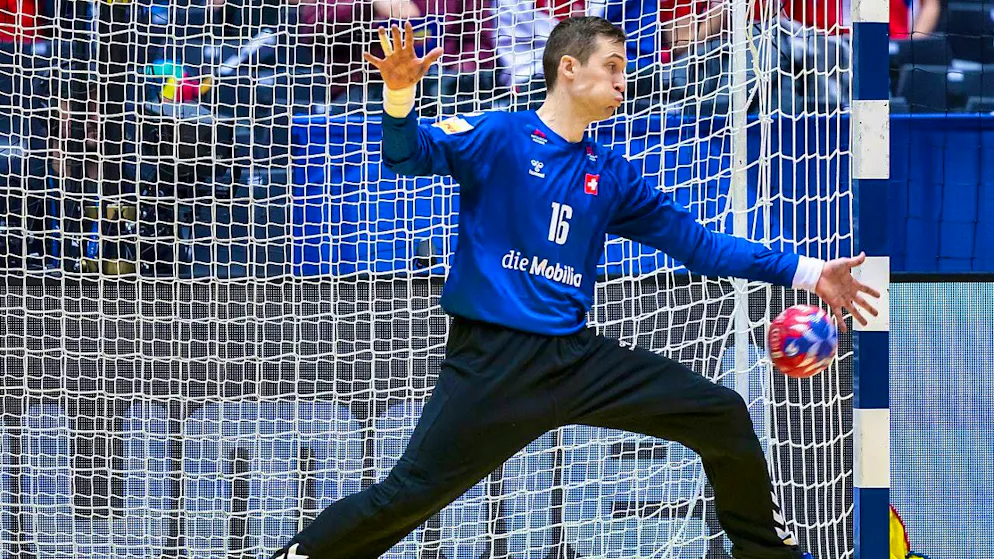 Best Swiss player in the World Championship opener against the Czech Republic: Goalie Nikola Portner