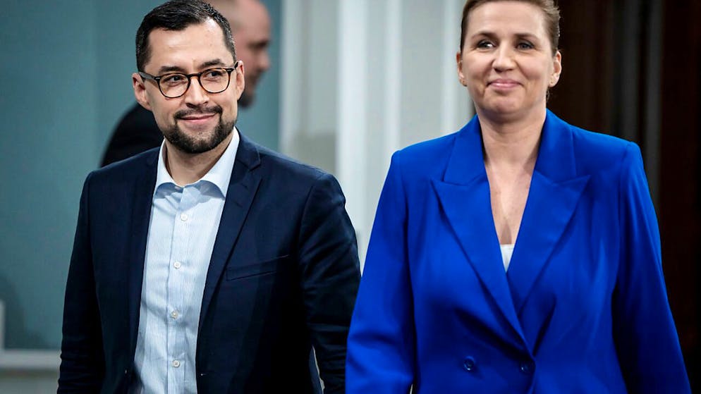 ARCHIV - Die dänische Ministerpräsidentin Mette Frederiksen und ihr grönländischer Amtskollege Mute B. Egede. Foto: Mads Claus Rasmussen/Ritzau Scanpix Foto via AP/dpa/Archivbild