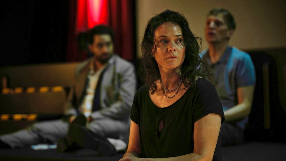 Have there been hostage-takings by right-wing extremists in Switzerland?. Leila Kaiser (Jessica McIntyre) is the most steadfast of the hostages and supports Commissioner Bootz in his attempt to de-escalate the situation.