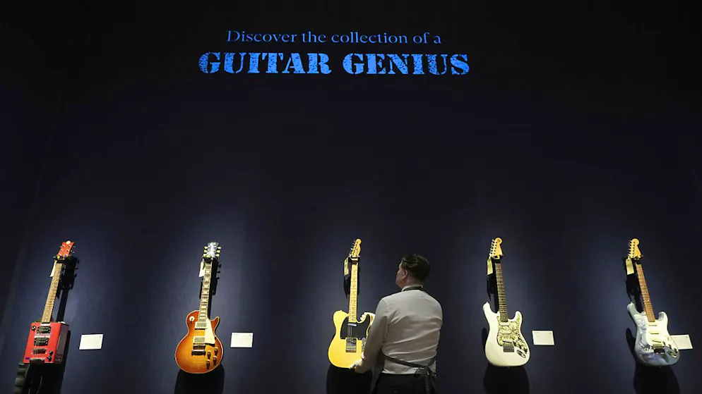 Hinter den Gitarren verstecken sich Anekdoten aus dem Leben von Gitarrist Jeff Beck. (Archivbild)