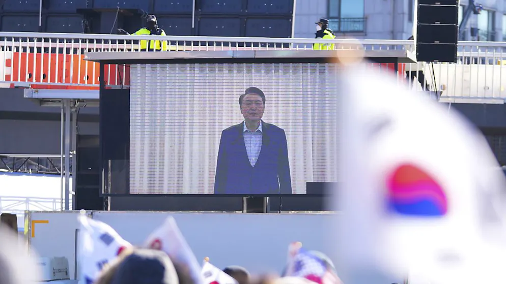 Il presidente deposto sudcoreano Yoon Suk-yeol è stato arrestato.