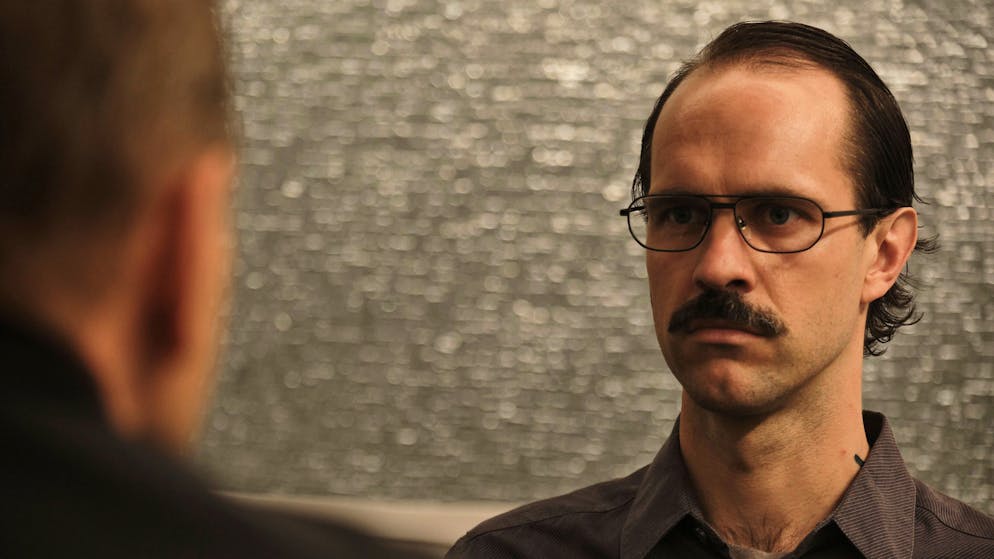 Gab es Geiselnahmen durch Rechtsextreme in der Schweiz?. Die Forderungen der Geiselnehmer sind: Rechte Gefangene wie Michel Höhn (Felician Hohnloser) sollen aus dem Stammheimer Gefängnis freigepresst werden.