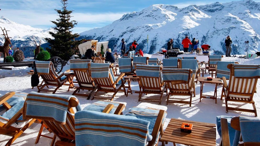 Ab auf die Sonnenterrasse. Das sind die schönsten Pistenbeizen der Schweiz – oder?