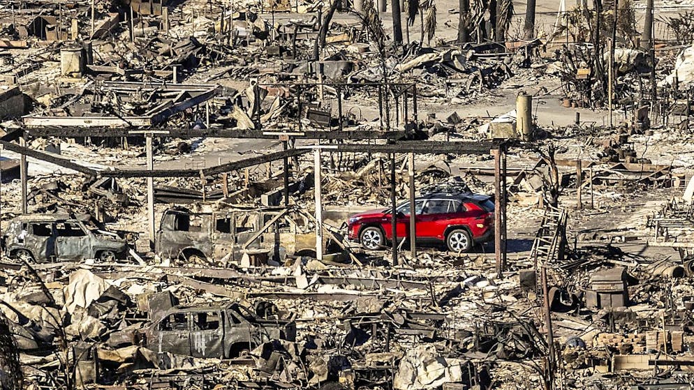 Incendi. I venti calano a Los Angeles, ma scatta l'allarme per la nube tossica