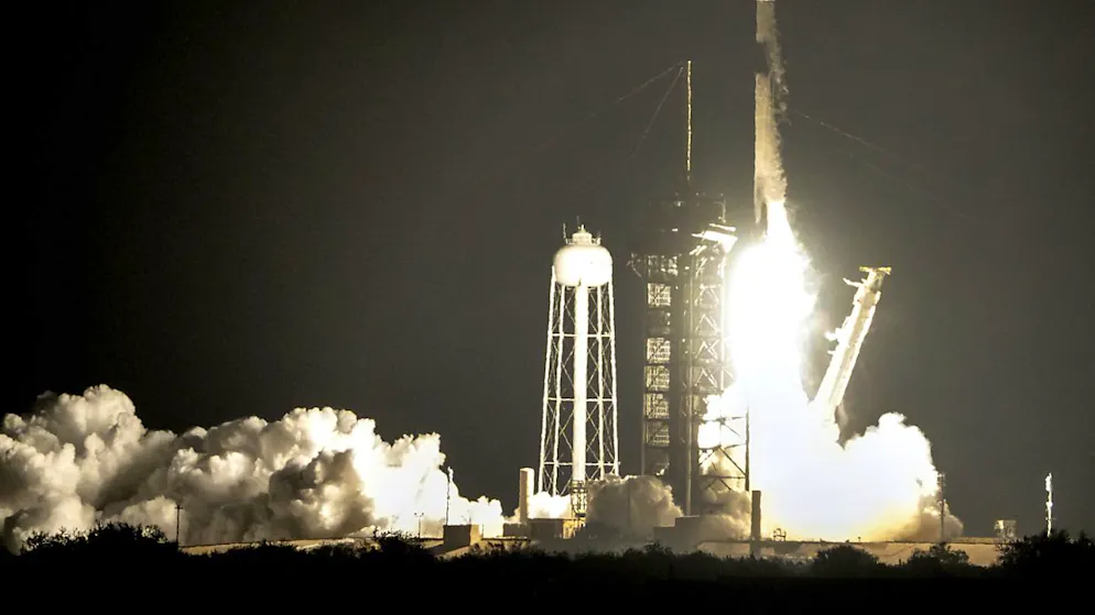 Zwei kommerzielle Lander sind zum Mond gestartet, wie Live-Bilder der US-Raumfahrtbehörde Nasa zeigten.