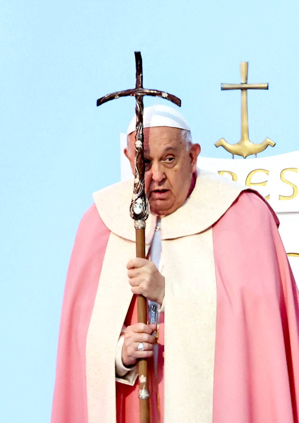 Le pape François a fait une chute jeudi, provoquant une contusion à l'avant-bras droit qui n'est pas fracturé, a annoncé le Vatican dans un bref communiqué. (Archives)