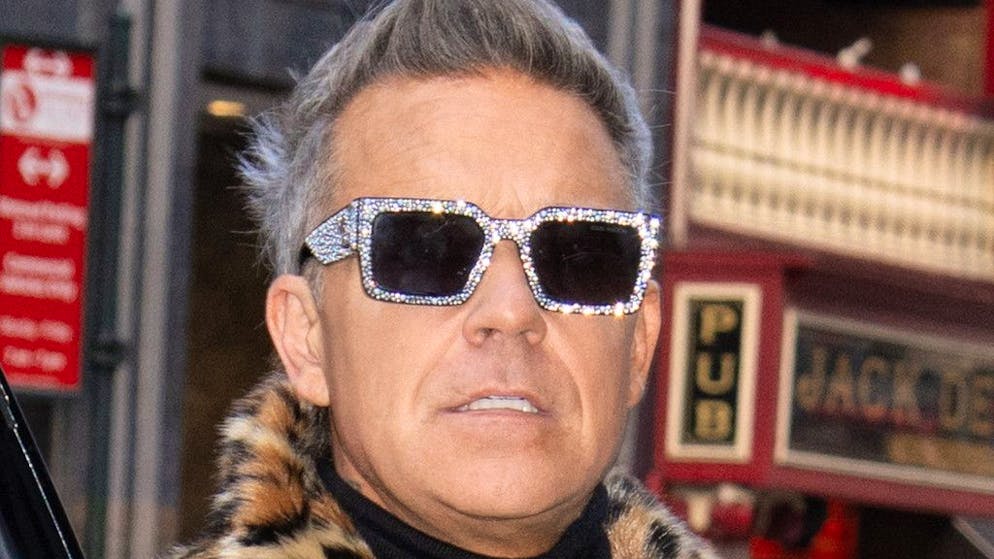 La rivelazione. Robbie Williams snobbò l'incoronazione di re Carlo per un cachet stellare