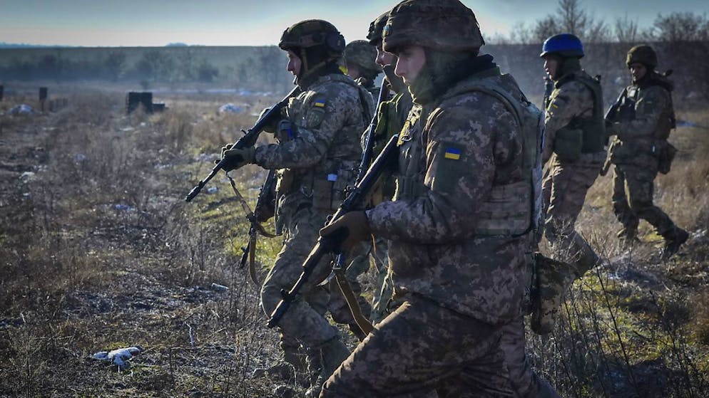 L'armée ukrainienne - ci-contre - affirme avoir capturé plus de 30 soldats russes en Russie.