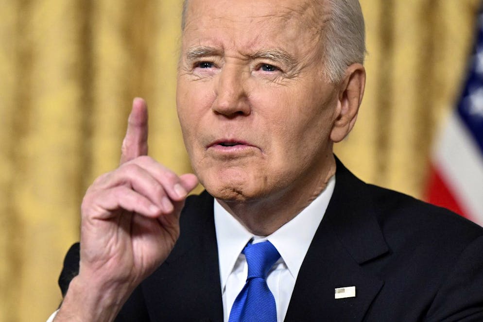 Le président Joe Biden s'exprime dans le bureau ovale de la Maison-Blanche lors de son discours d'adieu, le 15 janvier 2025, à Washington. (Mandel Ngan/Pool via AP)