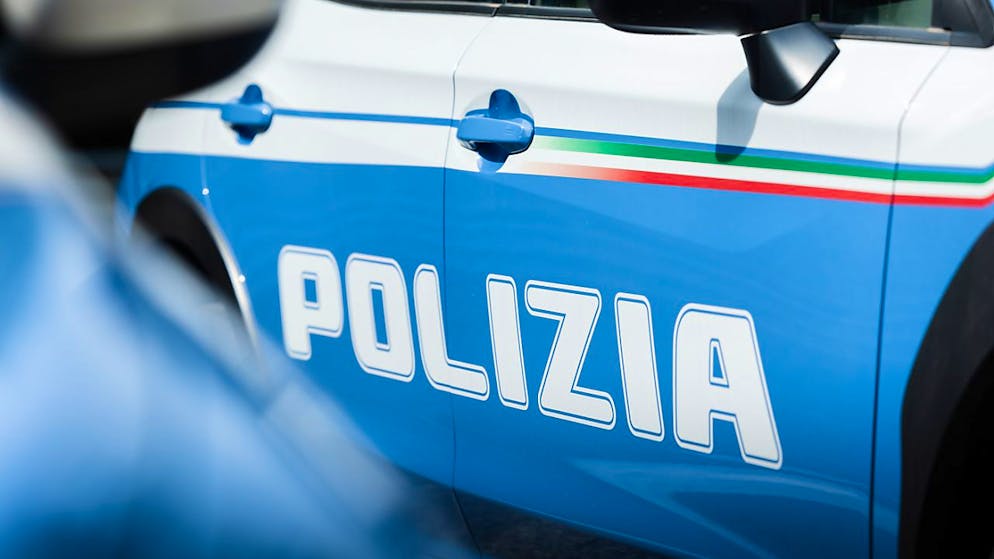 Wegen eines Angriffs auf einen Sicherheitsmitarbeiter in einem Spital musste die italienischen Polizei in Parma einen Schweizer verhaften. (Symbolbild)