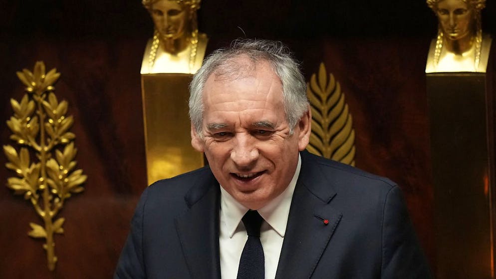 dpatopbilder - Francois Bayrou, Premierminister von Frankreich, gibt vor den Abgeordneten der Nationalversammlung die Regierungserklärung ab. Foto: Thibault Camus/AP/dpa