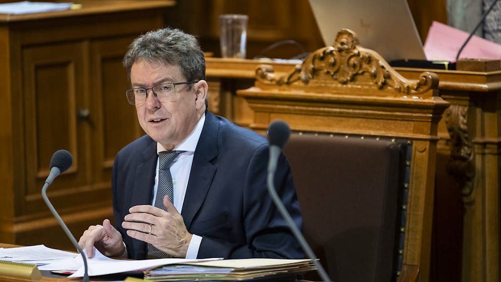 Bundesrat Albert Rösti fühlt sich wohl im Umweltdepartement, wie er angesprochen auf einen Wechsel ins VBS sagte. (Archivbild)