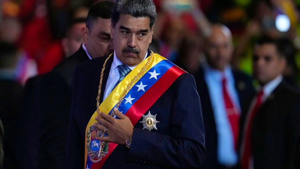 Der venezolanische Präsident Nicolas Maduro kommt im Teresa Carreno Theater an, zu seiner jährlichen Ansprache an die Gesetzgeber. Foto: Ariana Cubillos/AP/dpa