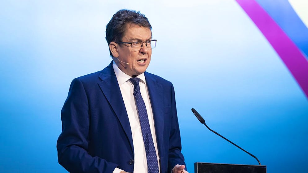 Il "ministro" Albert Rösti non sembra intenzionato a rilevare il Dipartimento della difesa di Viola Amherd.