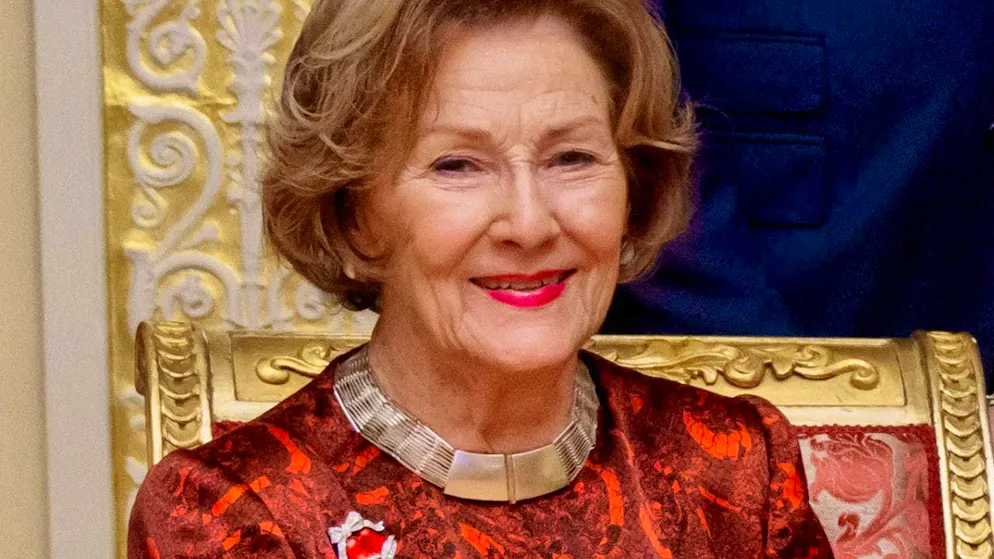 ARCHIVE - Norway's Queen Sonja in the Red Salon of the palace in Oslo during the Christmas photo shoot. Photo: Stian Lysberg Solum/NTB/dpa