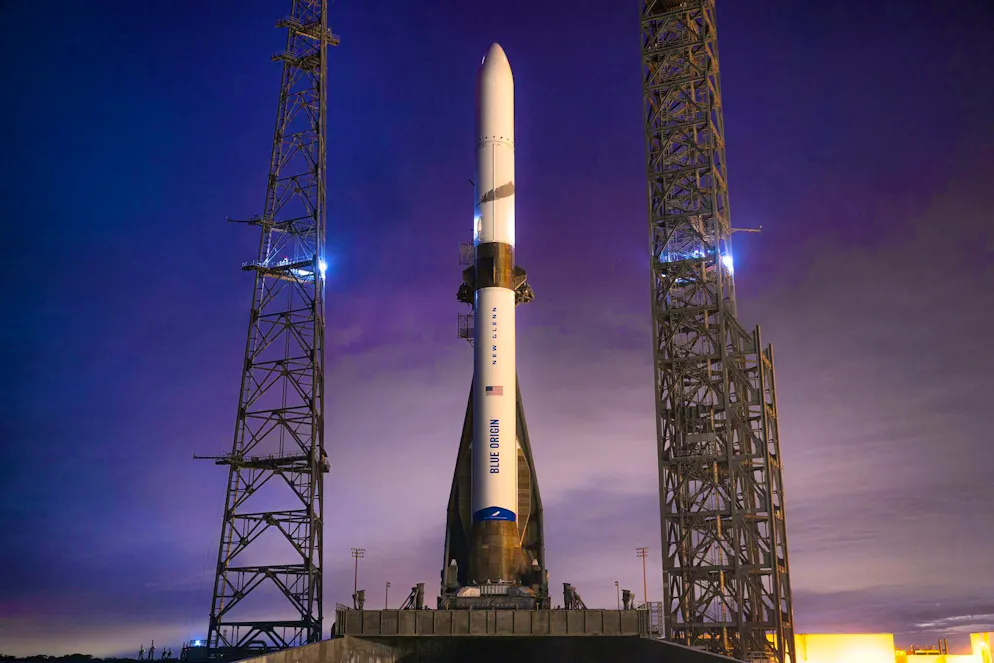 Jeff Bezos' heavy-duty rocket takes off for the first time - Gallery. The "New Glenn" rocket is around 100 meters high. It is named after John Glenn, the first US astronaut to orbit the Earth.