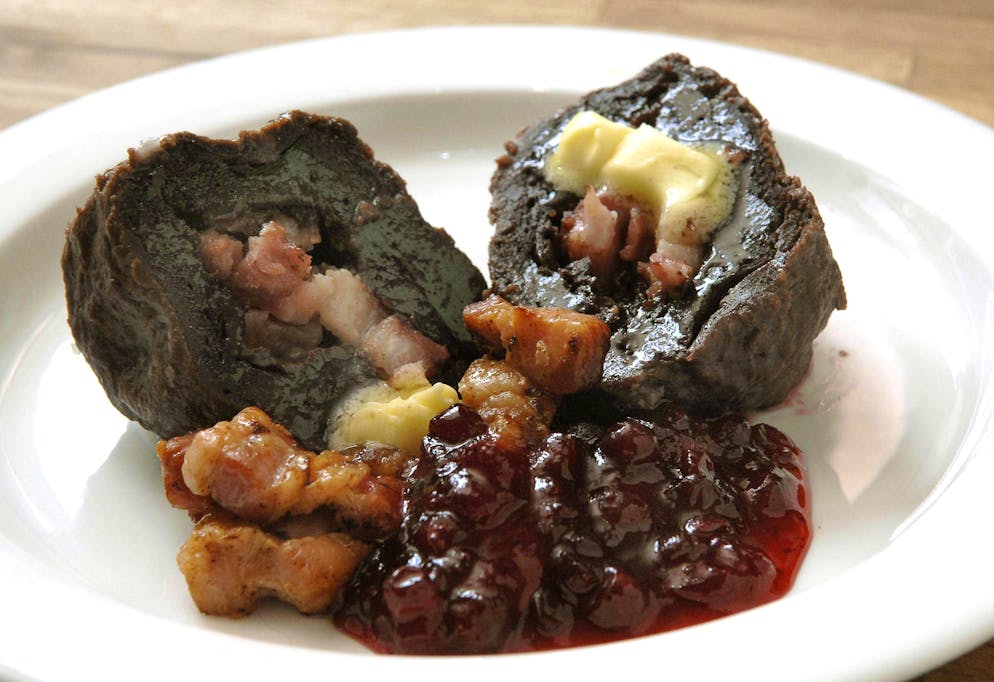 Blodpalt stammt aus Finnland. Die dunkelbraunen Ködel haben eine Spezialzutat: Tierblut.