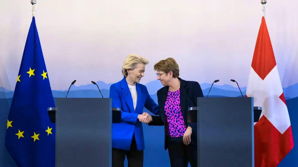 Viola Amherd (right) with Ursula von der Leyen, the most powerful woman in Europe, at a media conference in Bern on the successful conclusion of negotiations with the EU. (December 20, 2024)