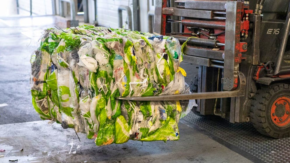 New collection system under construction. The whole of Switzerland should recycle plastic